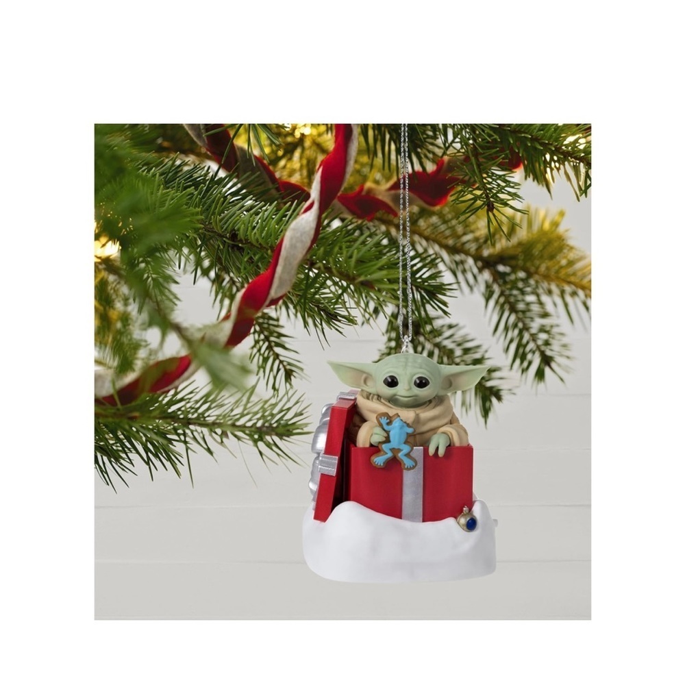 Hallmark Keepsake Christmas Ornament, Star Wars: The Mandalorian Grogu baby yoda - Picture 9 of 9